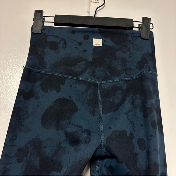 Vuori Studio Printed Leggings High Rise Waterdrop Blue camo Size XS - Picture 7 of 8